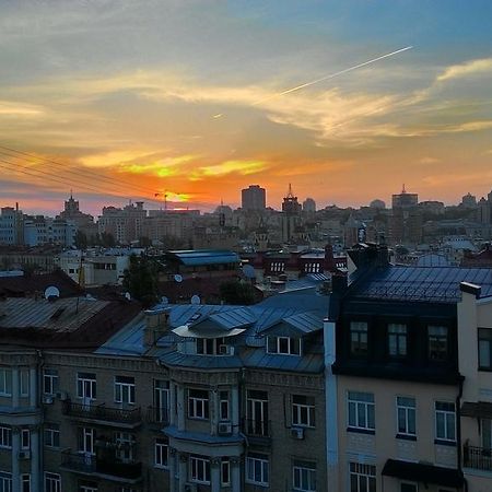 Mansard Apartment Antonovicha 4 Киев Екстериор снимка