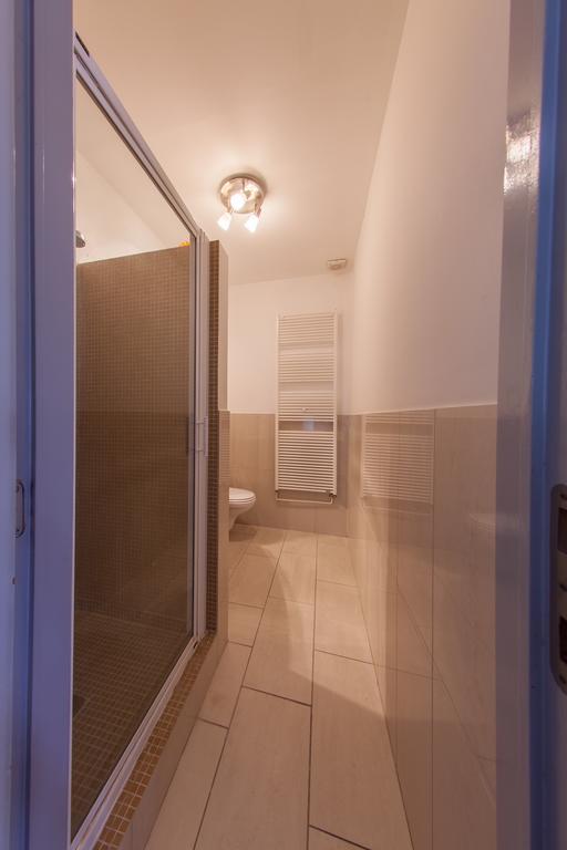 Mansard Apartment Antonovicha 4 Киев Стая снимка