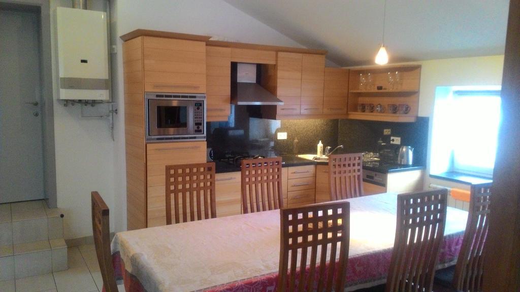 Mansard Apartment Antonovicha 4 Киев Екстериор снимка