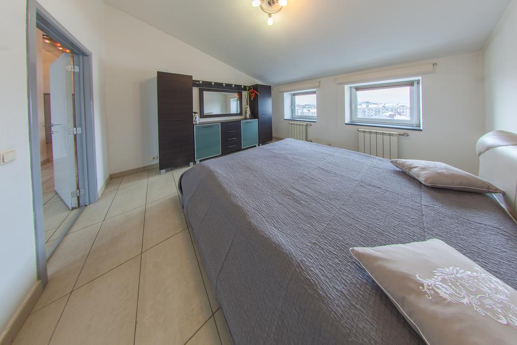 Mansard Apartment Antonovicha 4 Киев Екстериор снимка