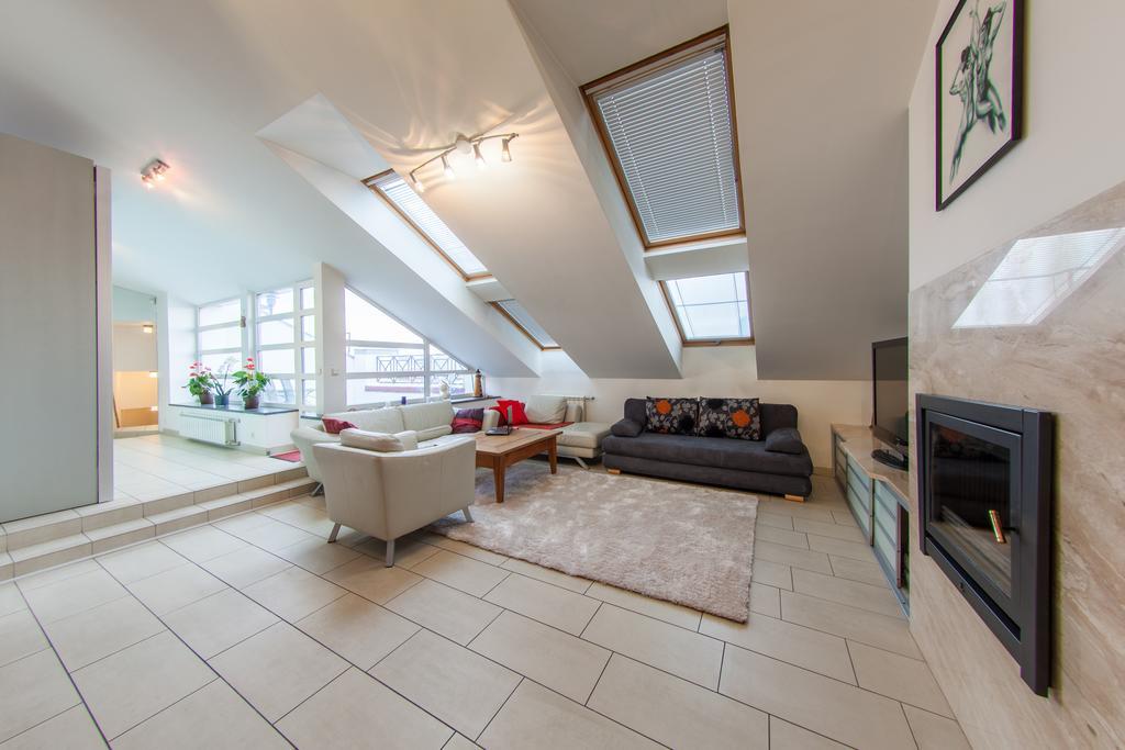 Mansard Apartment Antonovicha 4 Киев Екстериор снимка