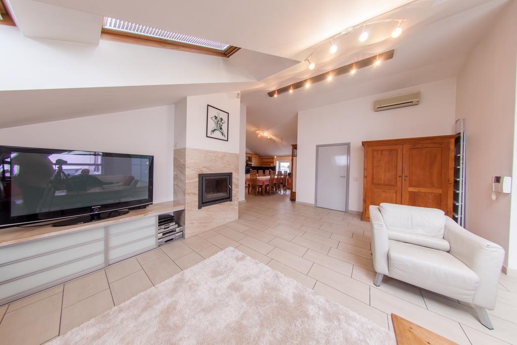 Mansard Apartment Antonovicha 4 Киев Екстериор снимка