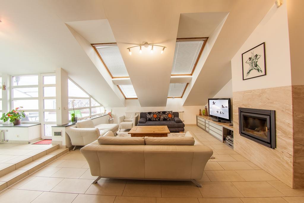 Mansard Apartment Antonovicha 4 Киев Екстериор снимка