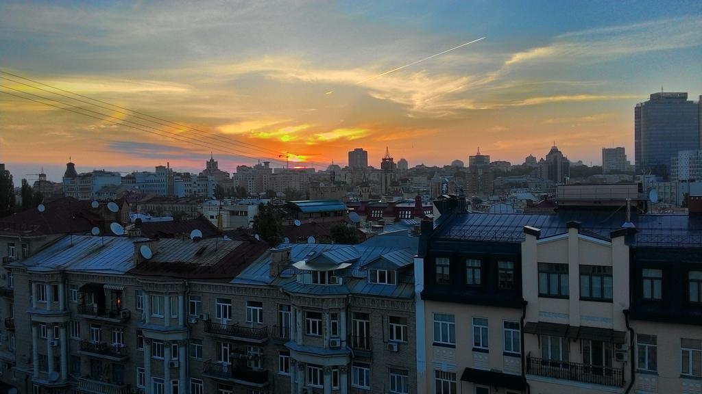 Mansard Apartment Antonovicha 4 Киев Екстериор снимка